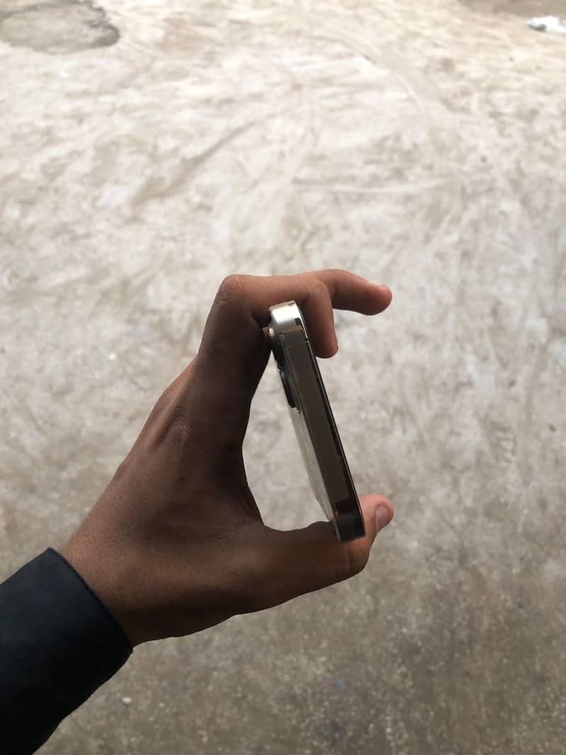 Apple iPhone 11 3