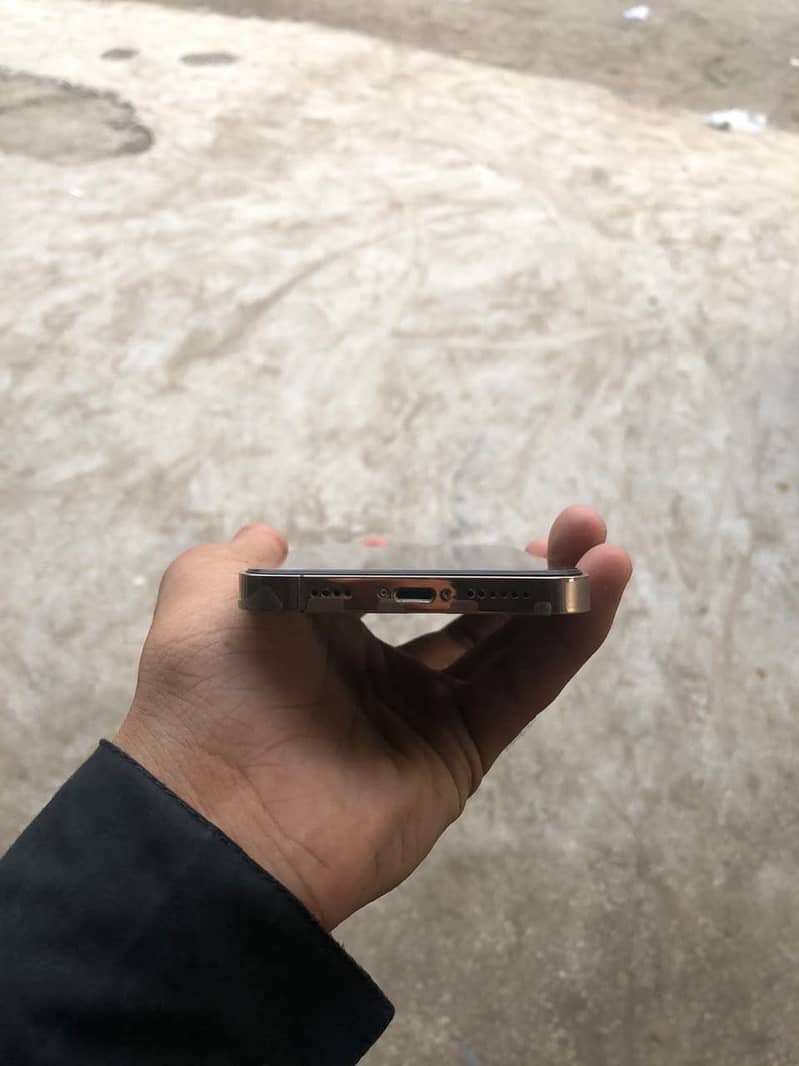 Apple iPhone 11 4