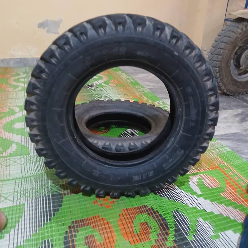 loder ricksha tire 1