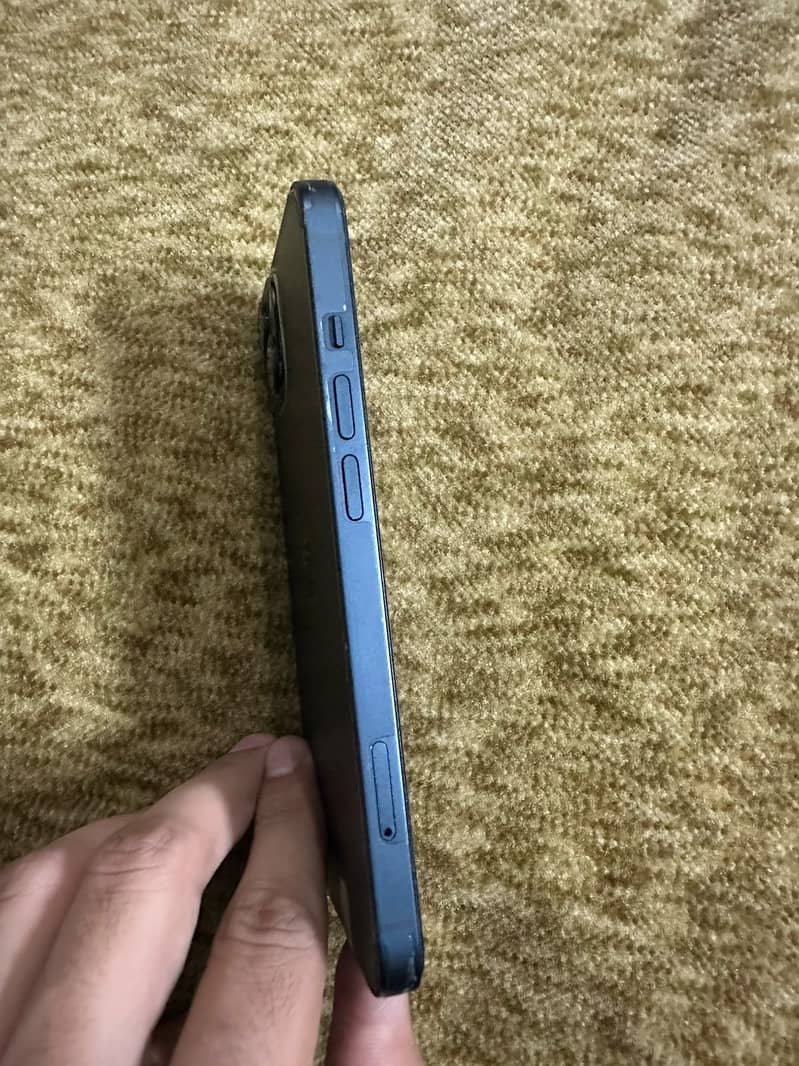 Apple iPhone 13 3
