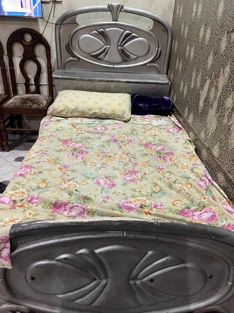 Single bed 0