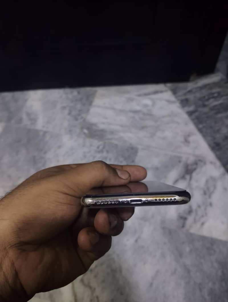 Apple iPhone X 3