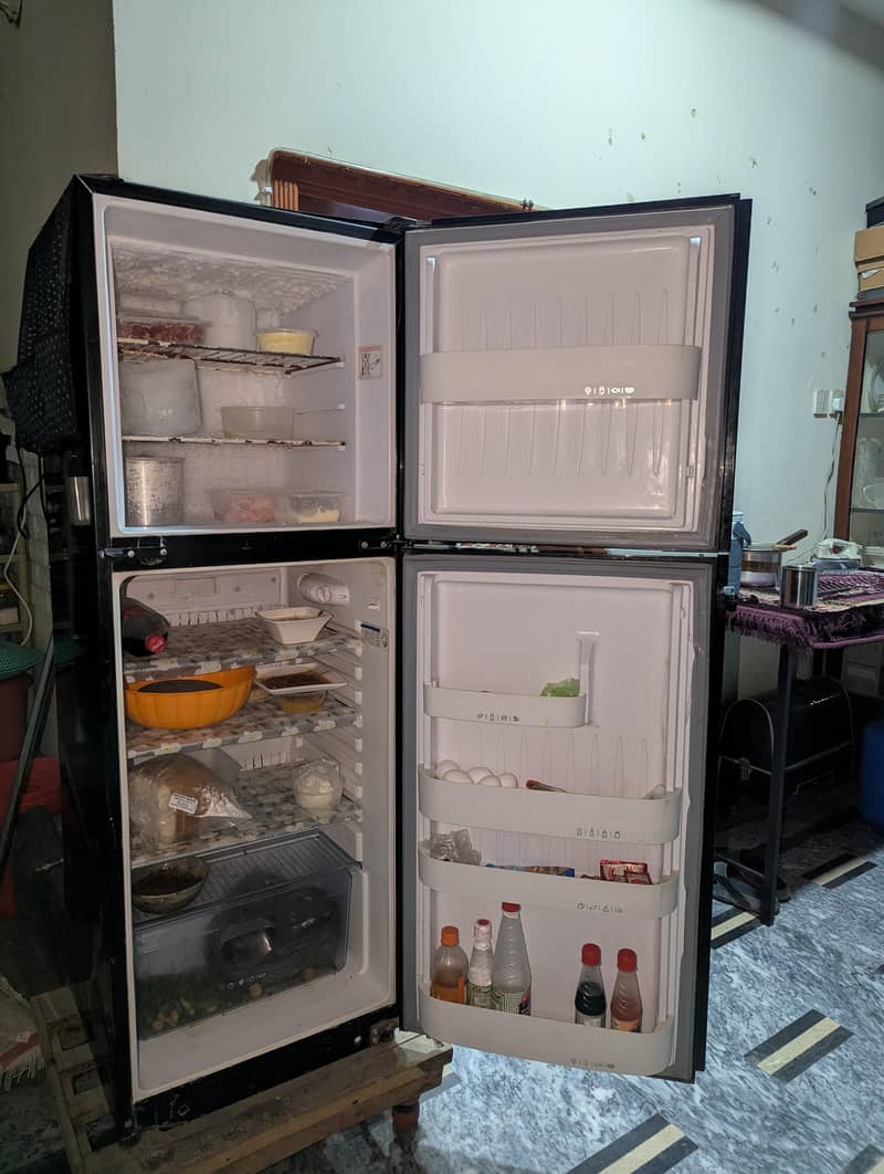 Medium size Refrigerator 0