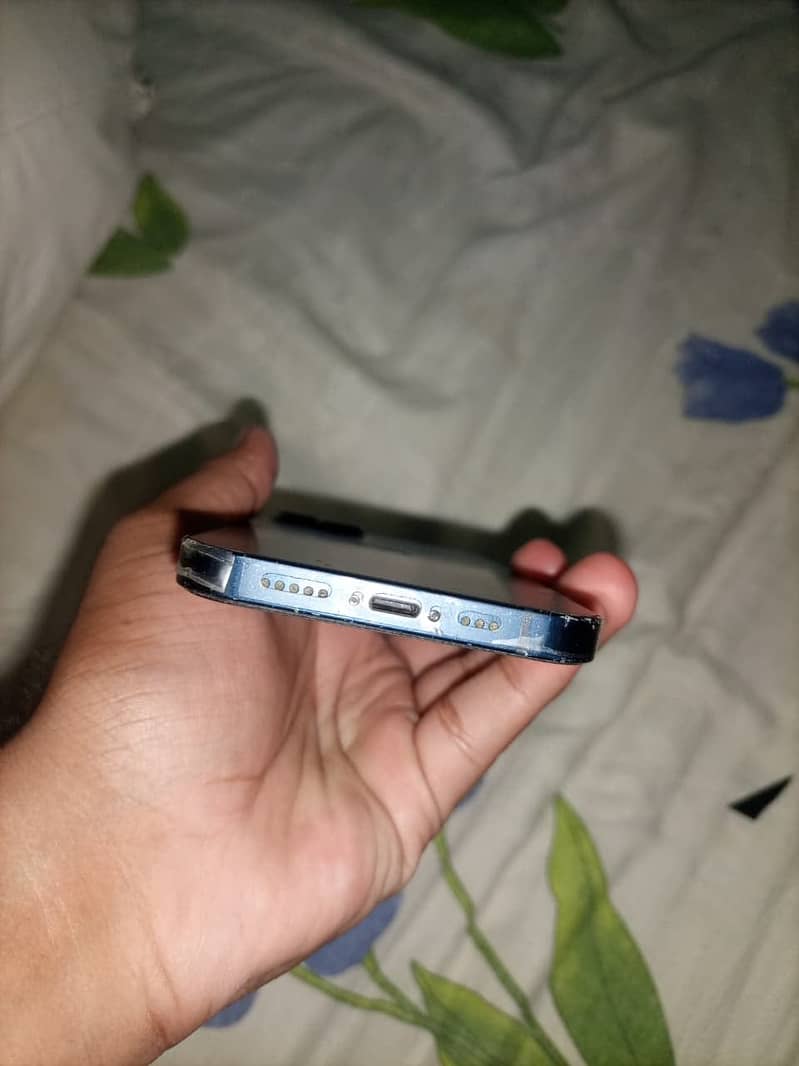 Apple iPhone 13 3
