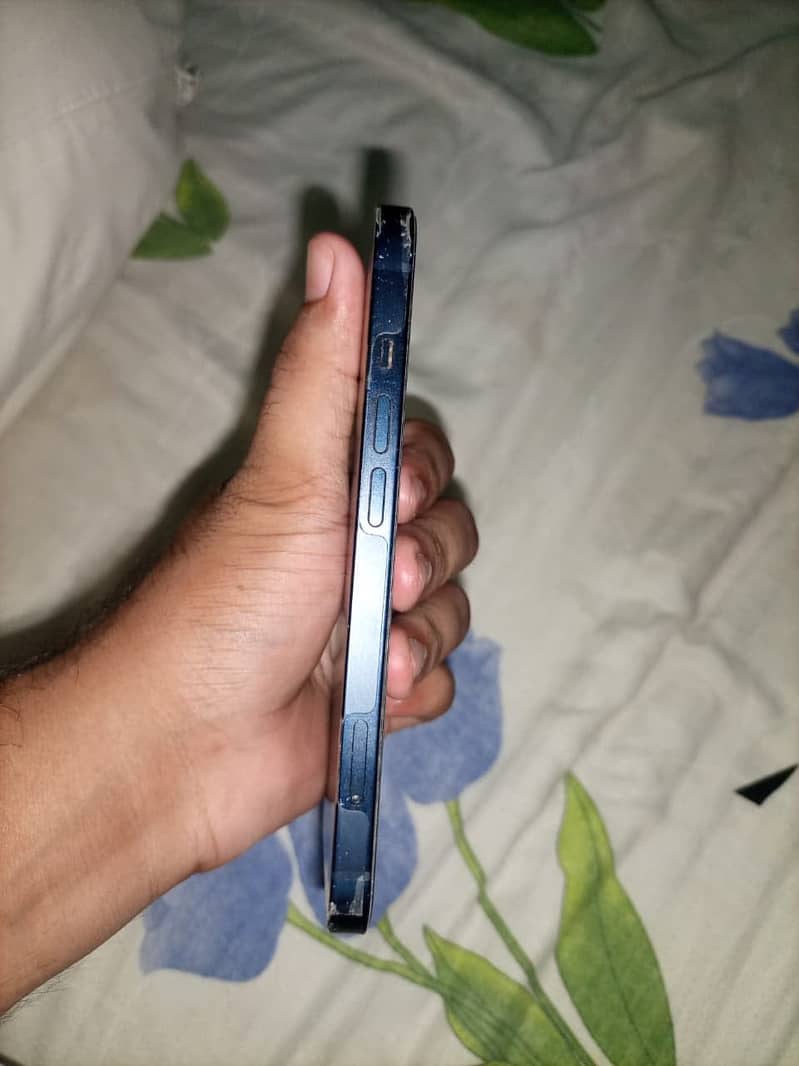 Apple iPhone 13 4