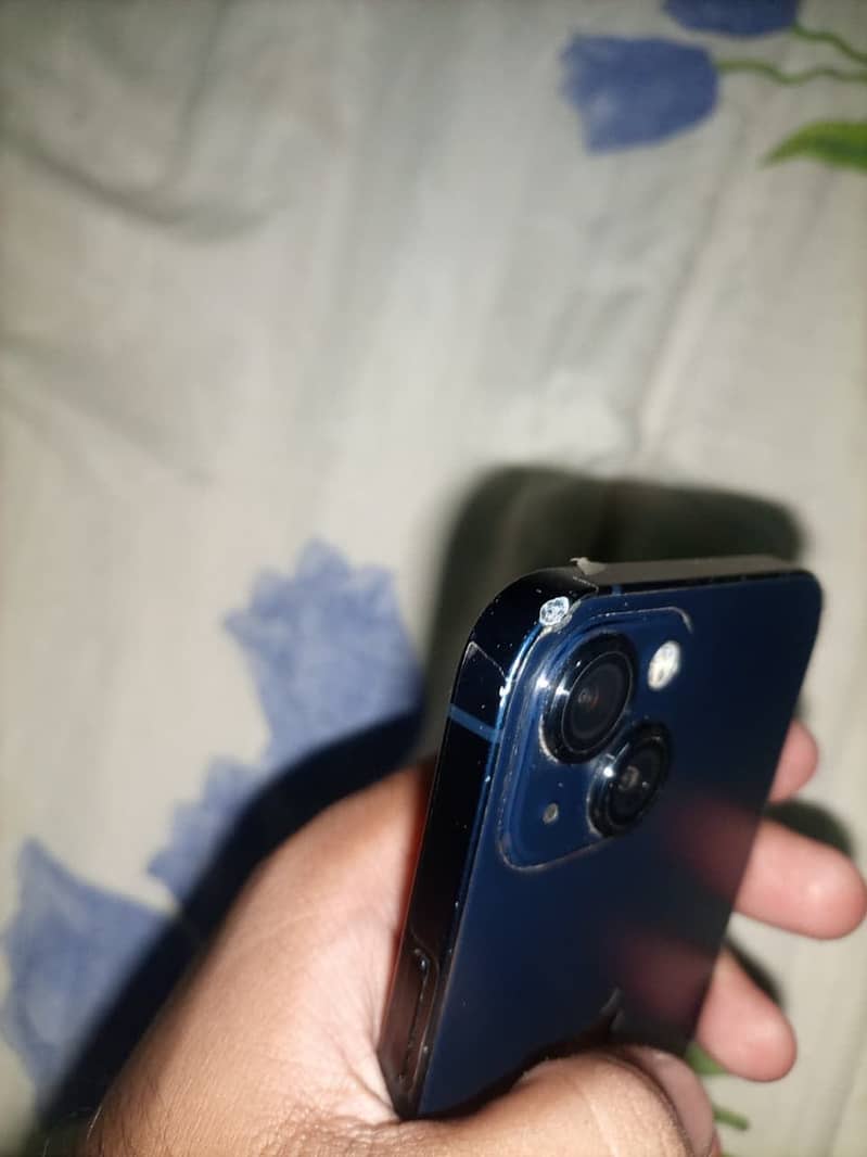 Apple iPhone 13 5