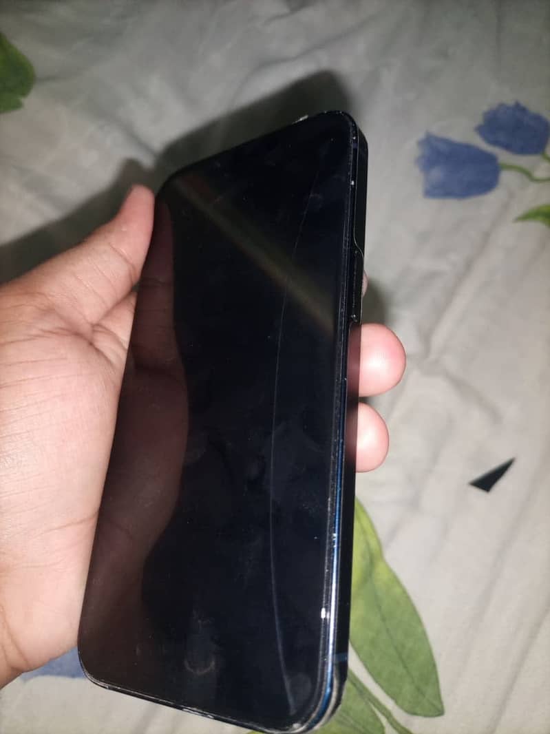 Apple iPhone 13 6