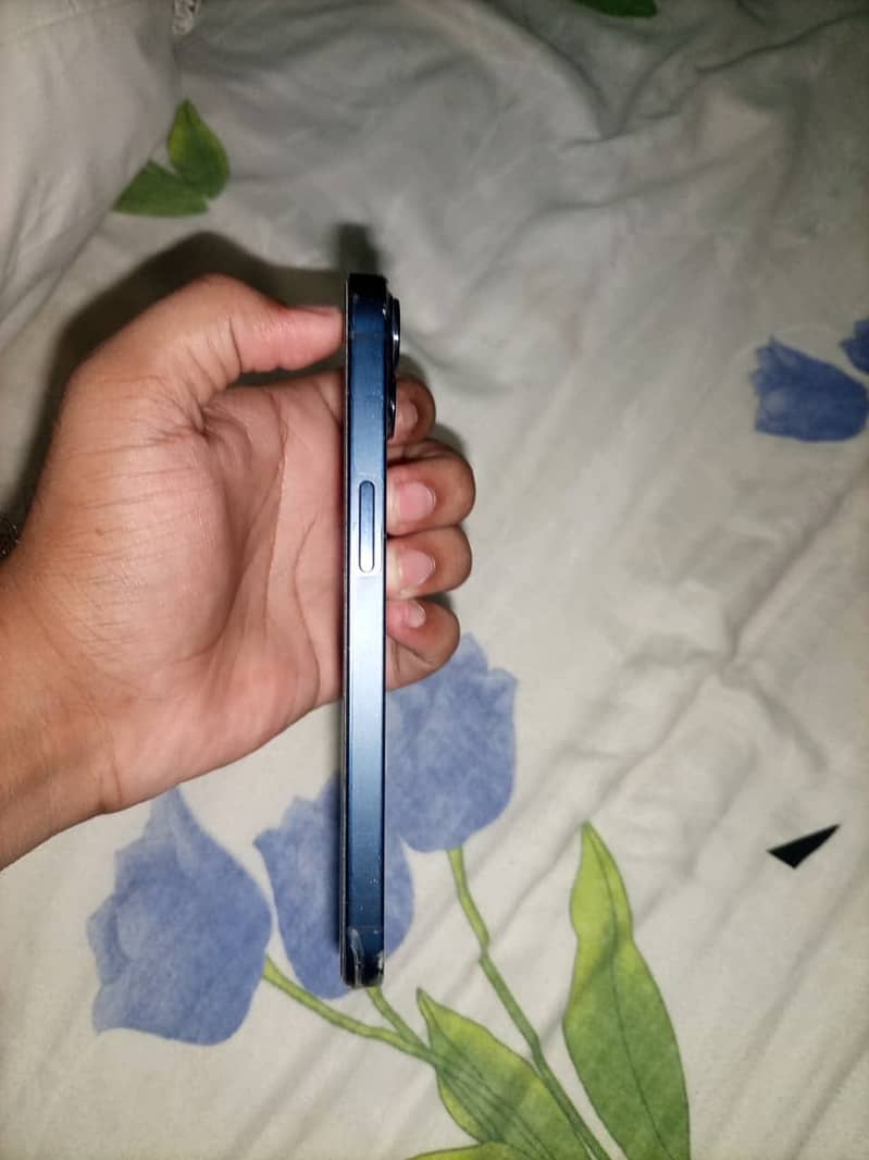 Apple iPhone 13 7