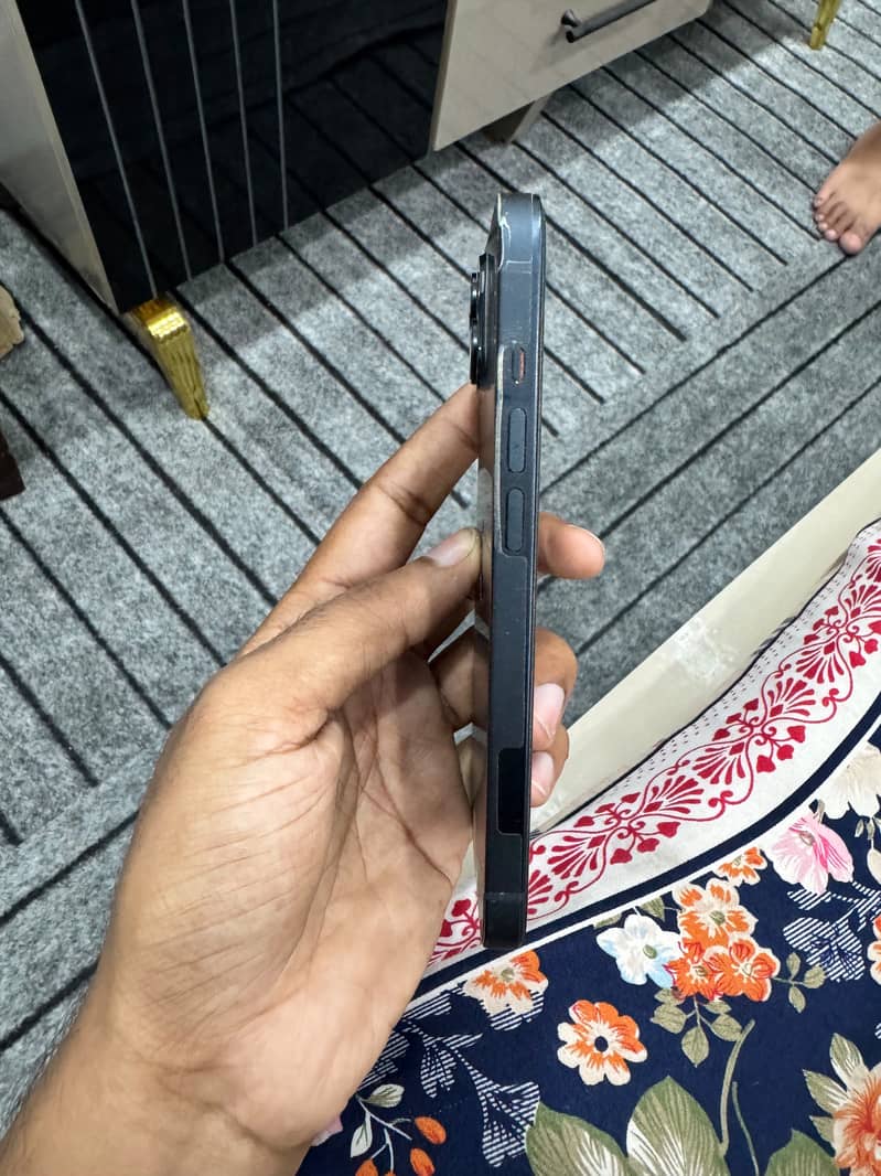 Apple iPhone 14 3