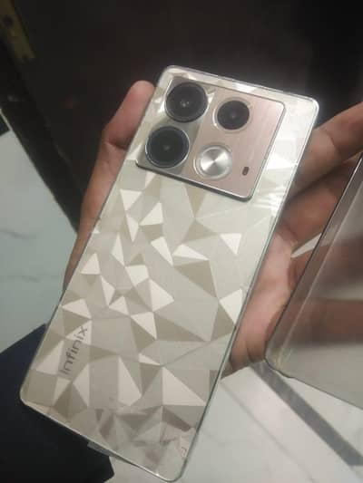 Infinix Note 40.8+8/256/Exchange possible