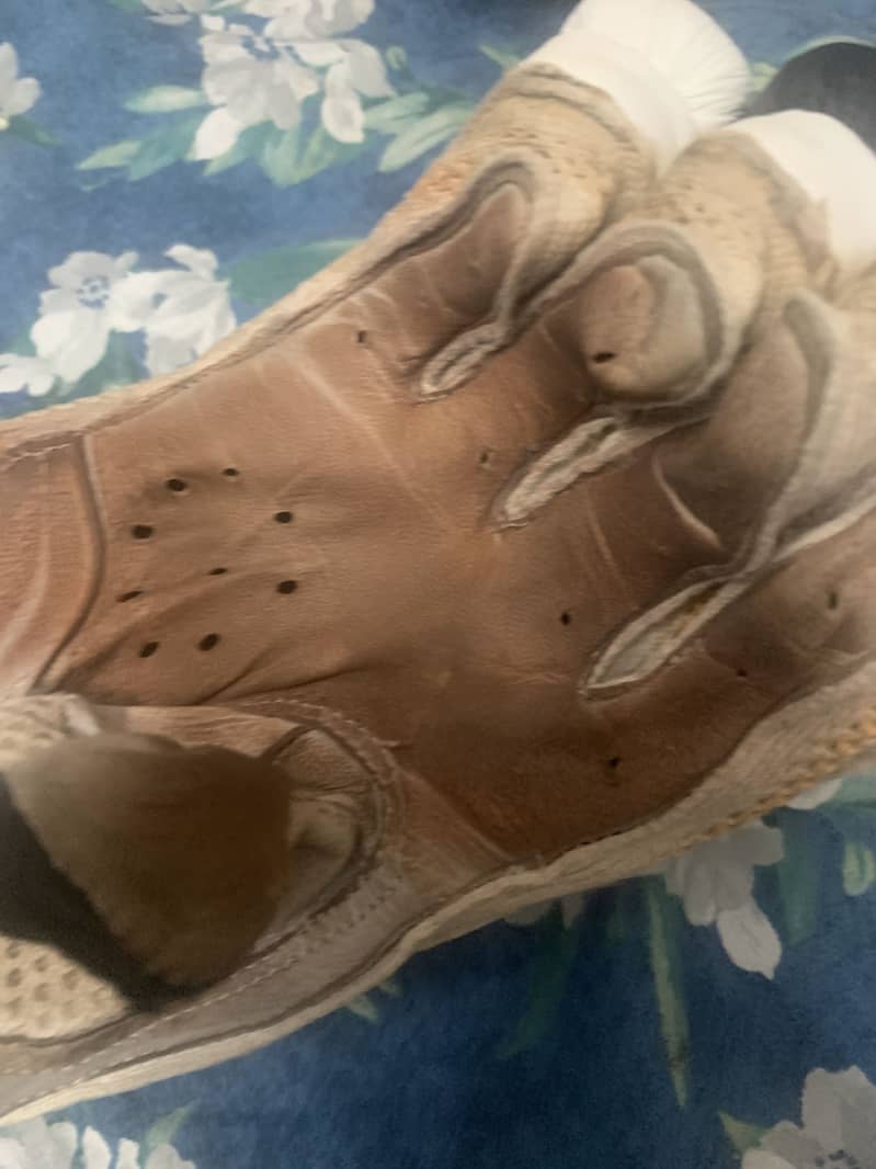 Gloves for lefty 1