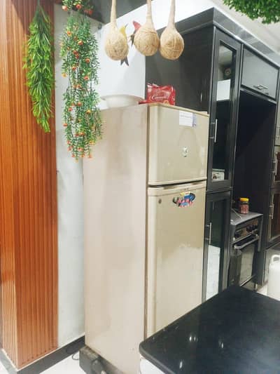 Dawlance fridge est. 9 to 11 cubic. ft