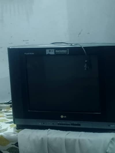 LG tv sale on ha use karta ha