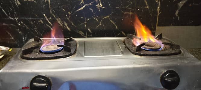 Hitachi 2 Burner Gas Stove – Good Condition–Fully Working(negotiable)