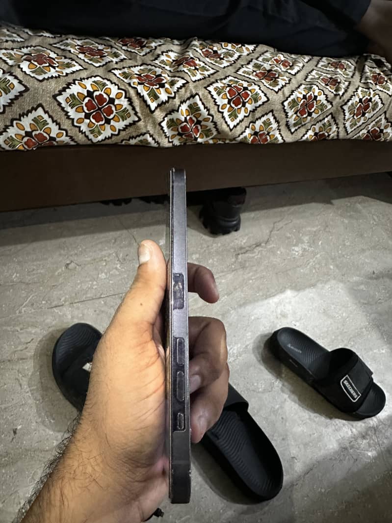 iPhone 14 Pro Max 4