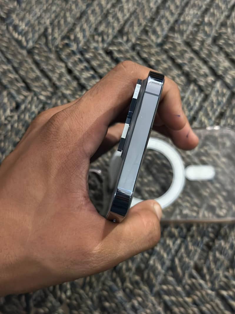 Apple iPhone 13 Pro 2