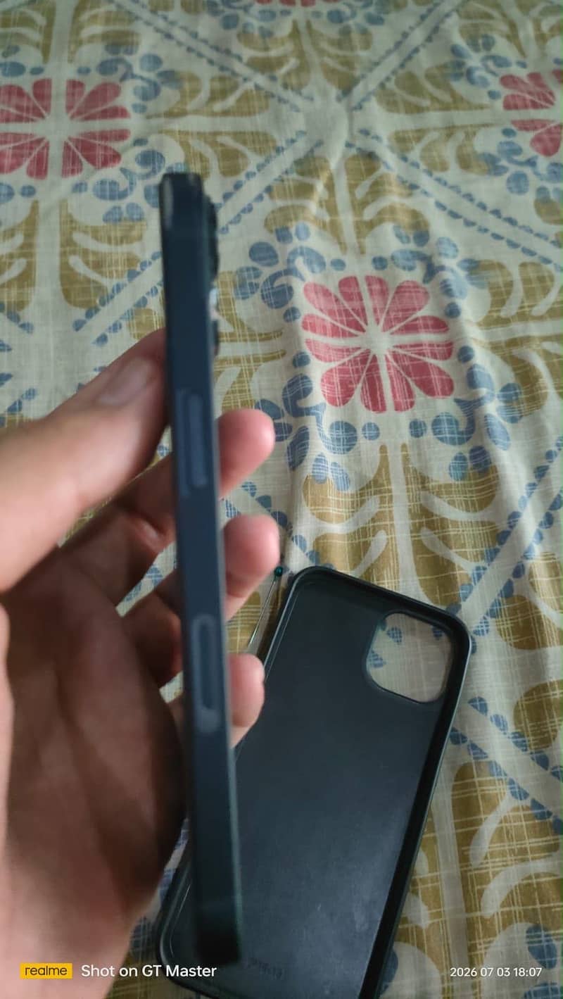 Apple iPhone 13 1