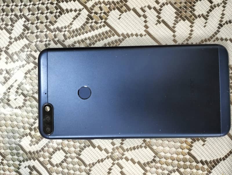 Honor 7C 1