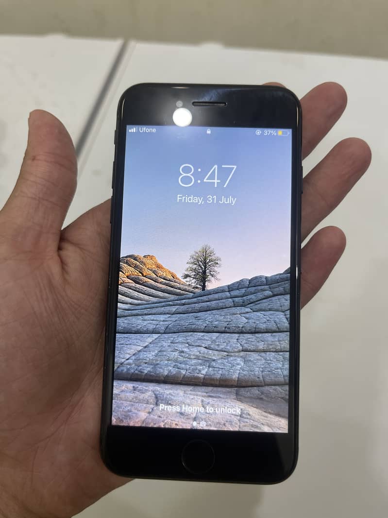 Apple iPhone 7 0