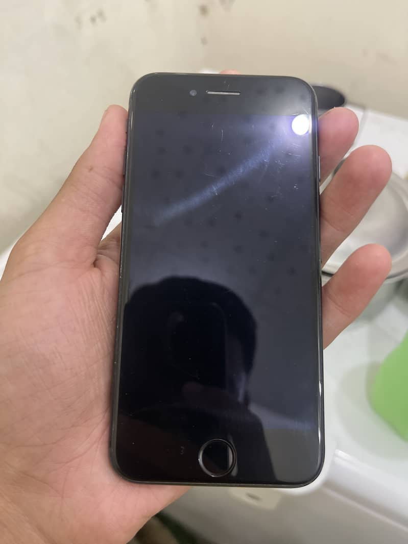 Apple iPhone 7 1