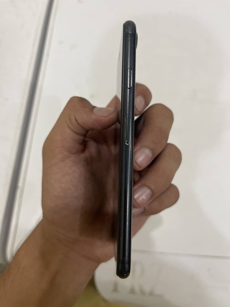 Apple iPhone 7 3