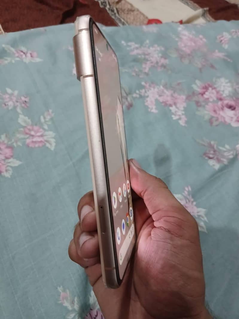 Google Pixel 8 4