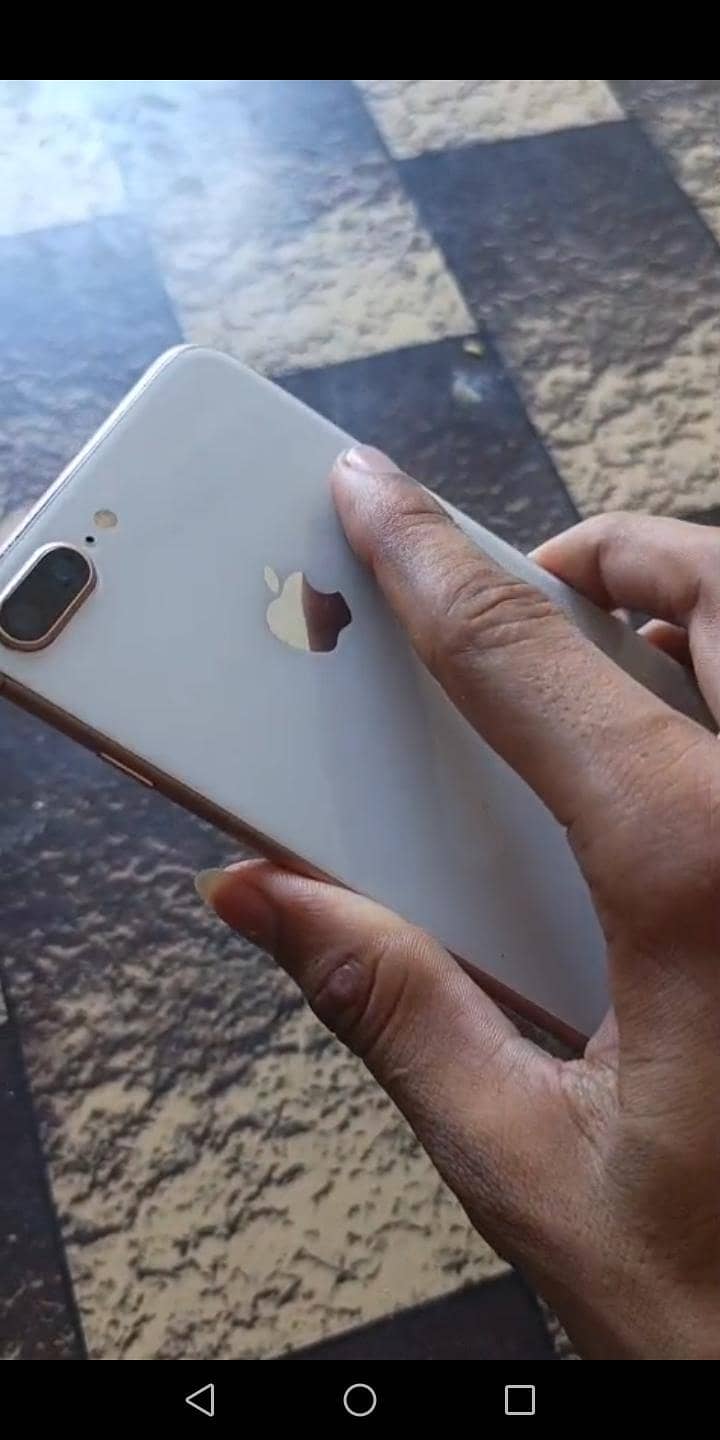 Apple iPhone 8 Plus 0