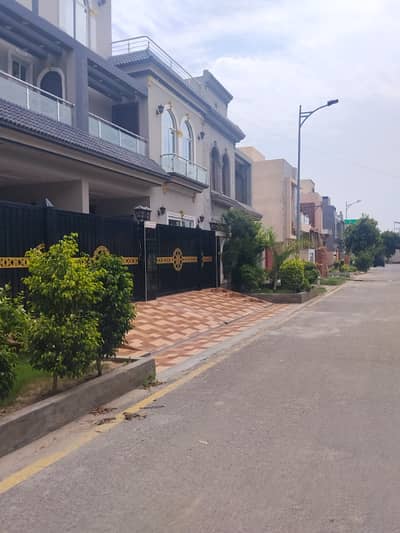 LDA APPROVED SOCIETY 10 MARLA PLOT AVAILABLE FOR SALE