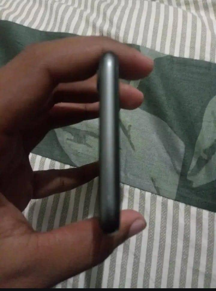 Apple iPhone 8 0