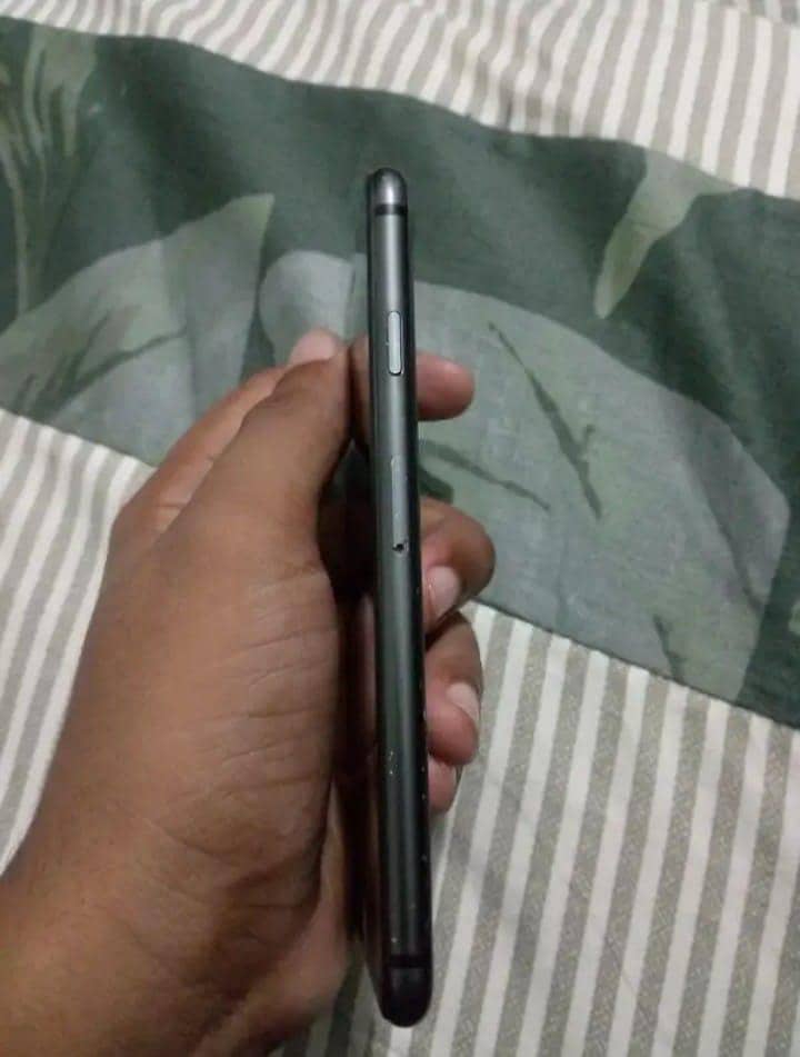 Apple iPhone 8 5