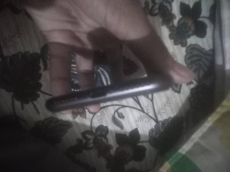 Apple iPhone 8 3