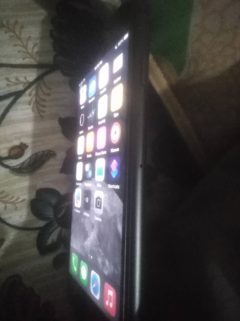 Apple iPhone 8 4