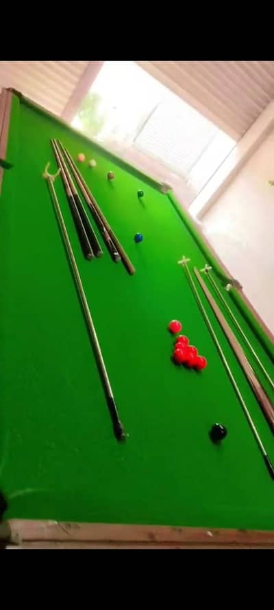 snoker table