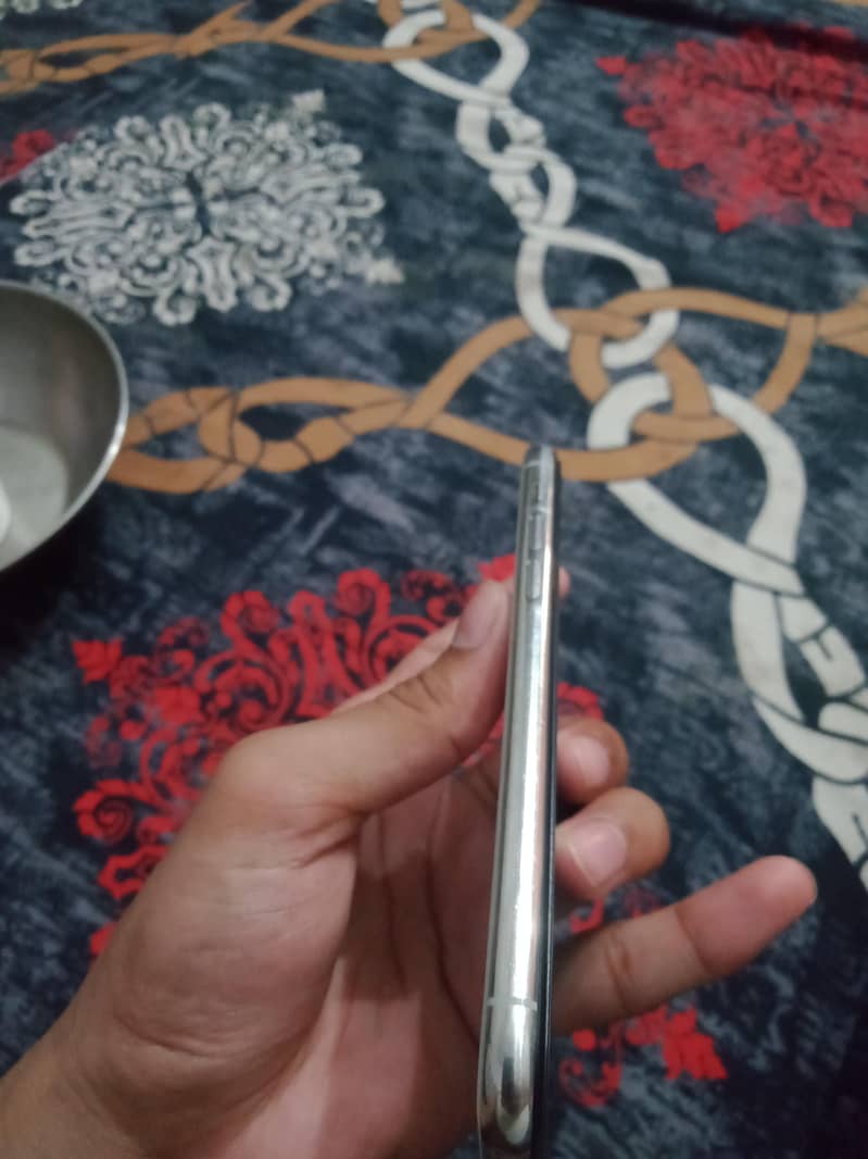 Apple iPhone 11 Pro 2