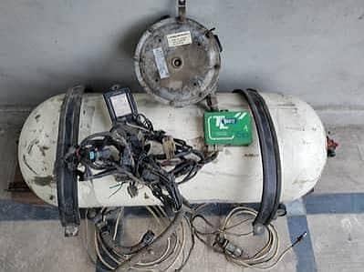 CNG kit for sale. lpg bhi chalegi