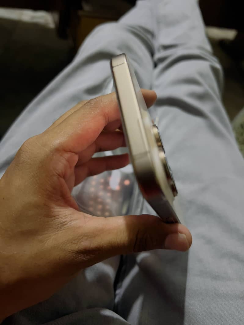 Apple iPhone 16 Pro Max 2