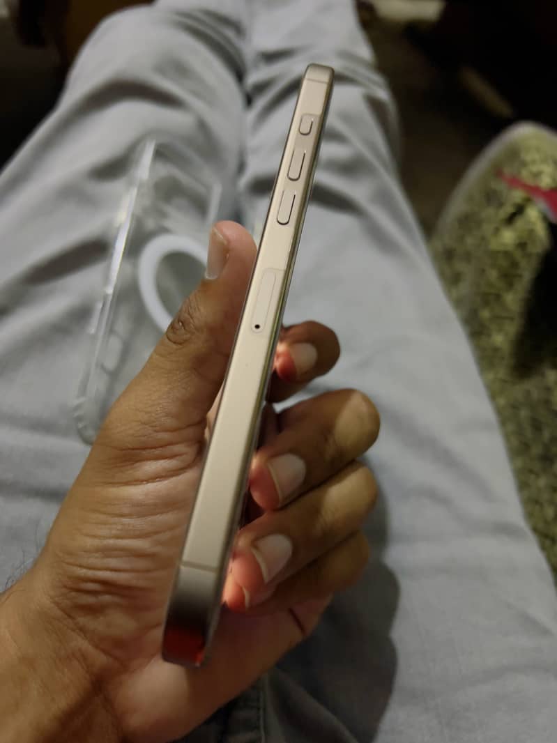 Apple iPhone 16 Pro Max 6