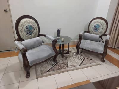 Beautiful Room chairs with Table