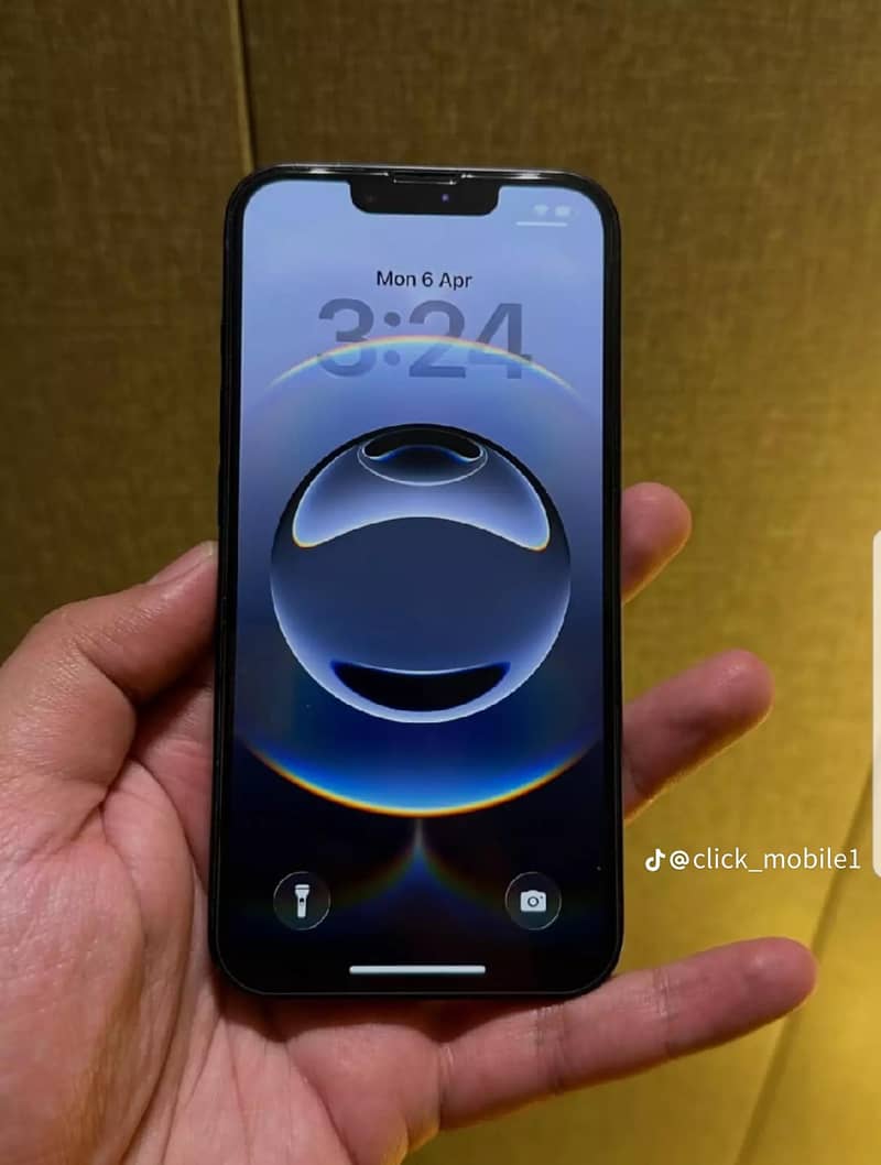 iPhone 16e 1