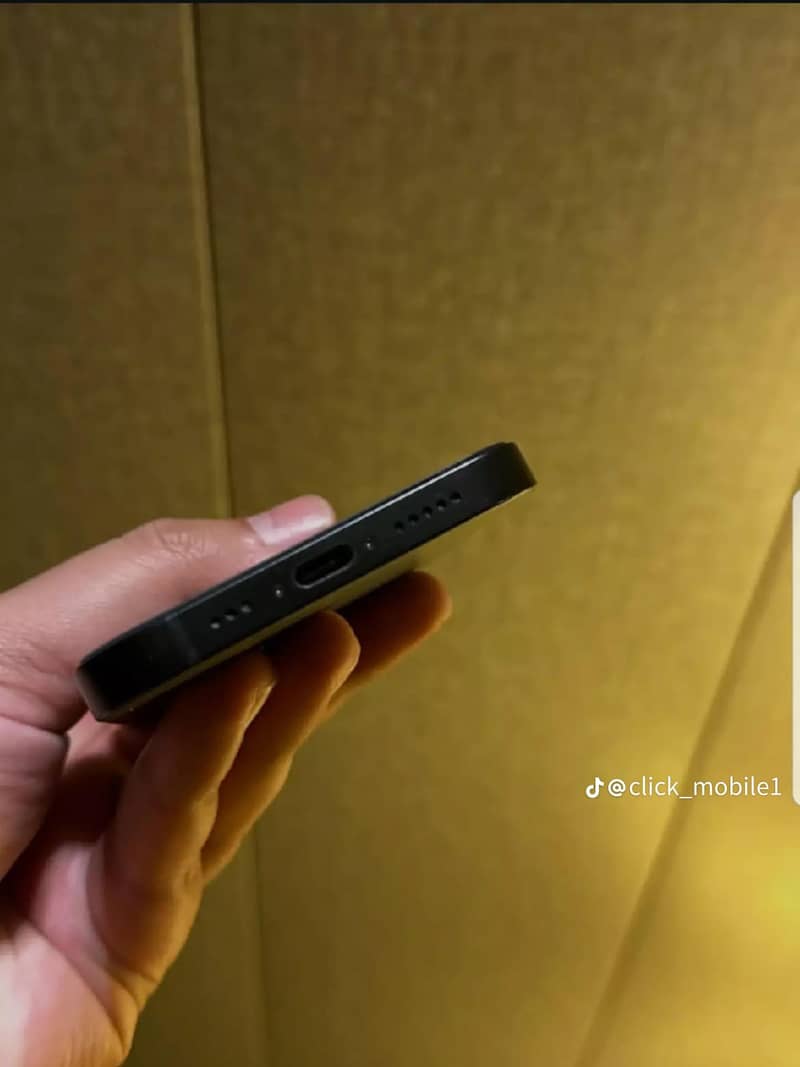 iPhone 16e 3