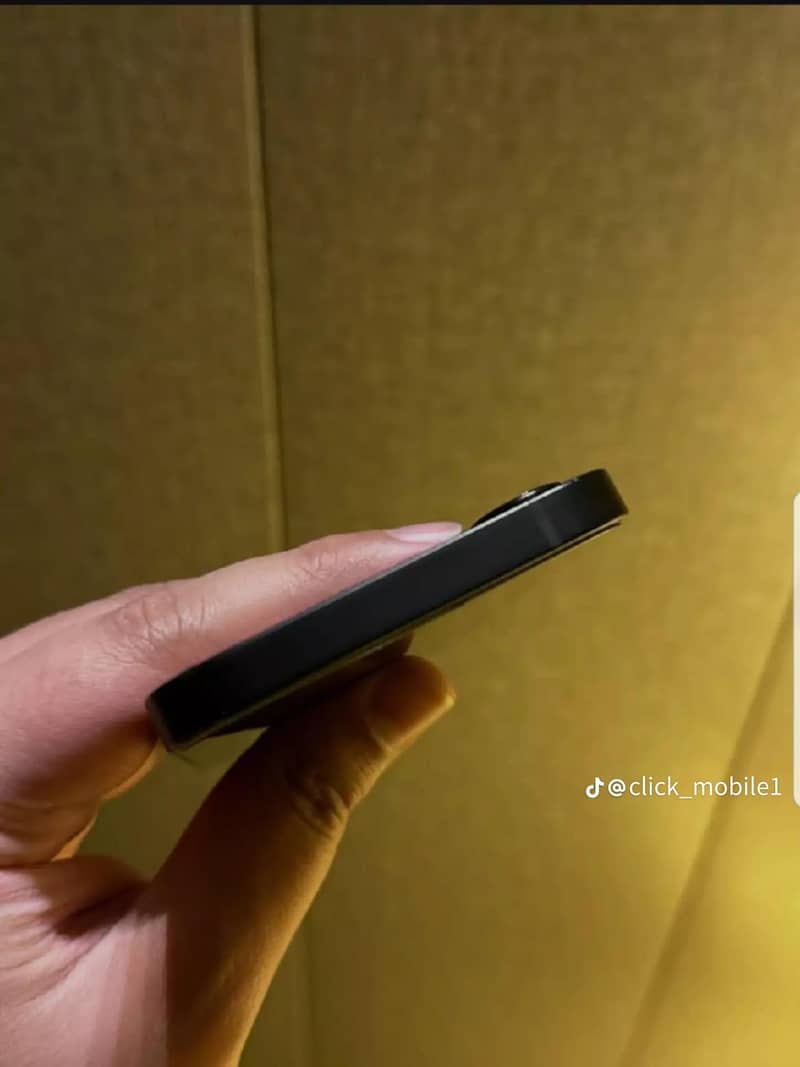 iPhone 16e 4