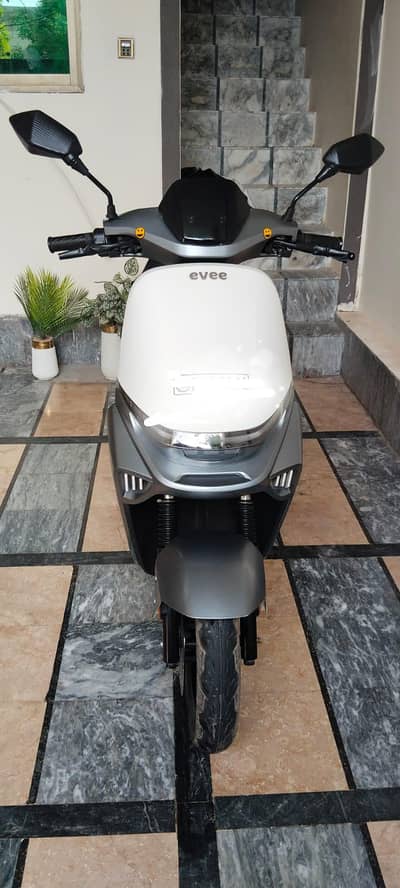 Evee S1  2025 Model 1200 watt  100 km range