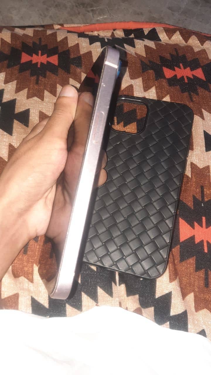 Apple iPhone 13 4