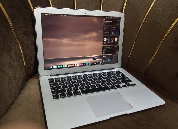 MacBook 4
