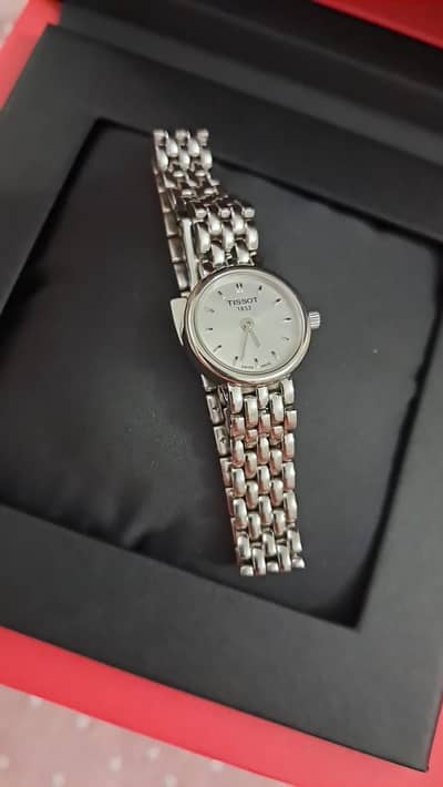 original Montre Tissot Lovely Round watch for women