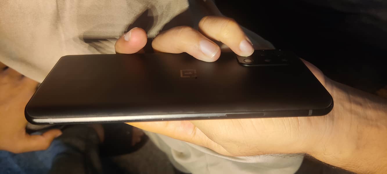 One Plus 9R 1