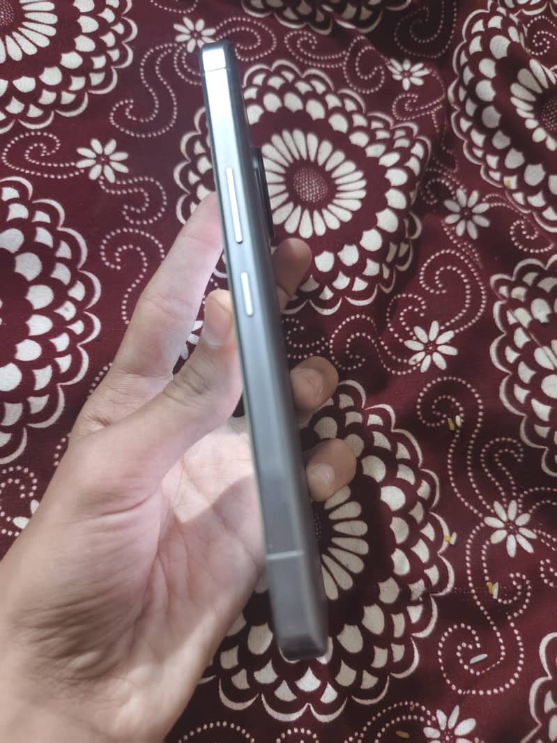 Sharp Aquos r7 2