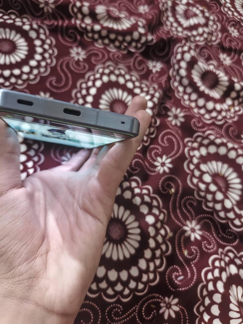 Sharp Aquos r7 3