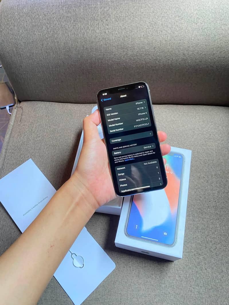 Apple iPhone X 4