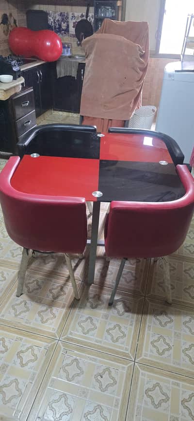 Glass dinning table 4 seaters